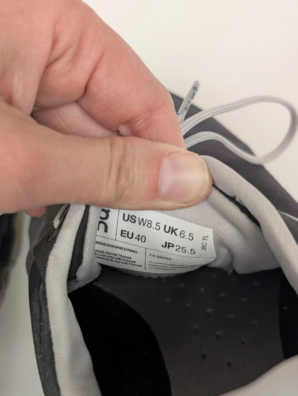 ON Running Cloudvista Waterproof Gray Tennis Shoes 8.5/40